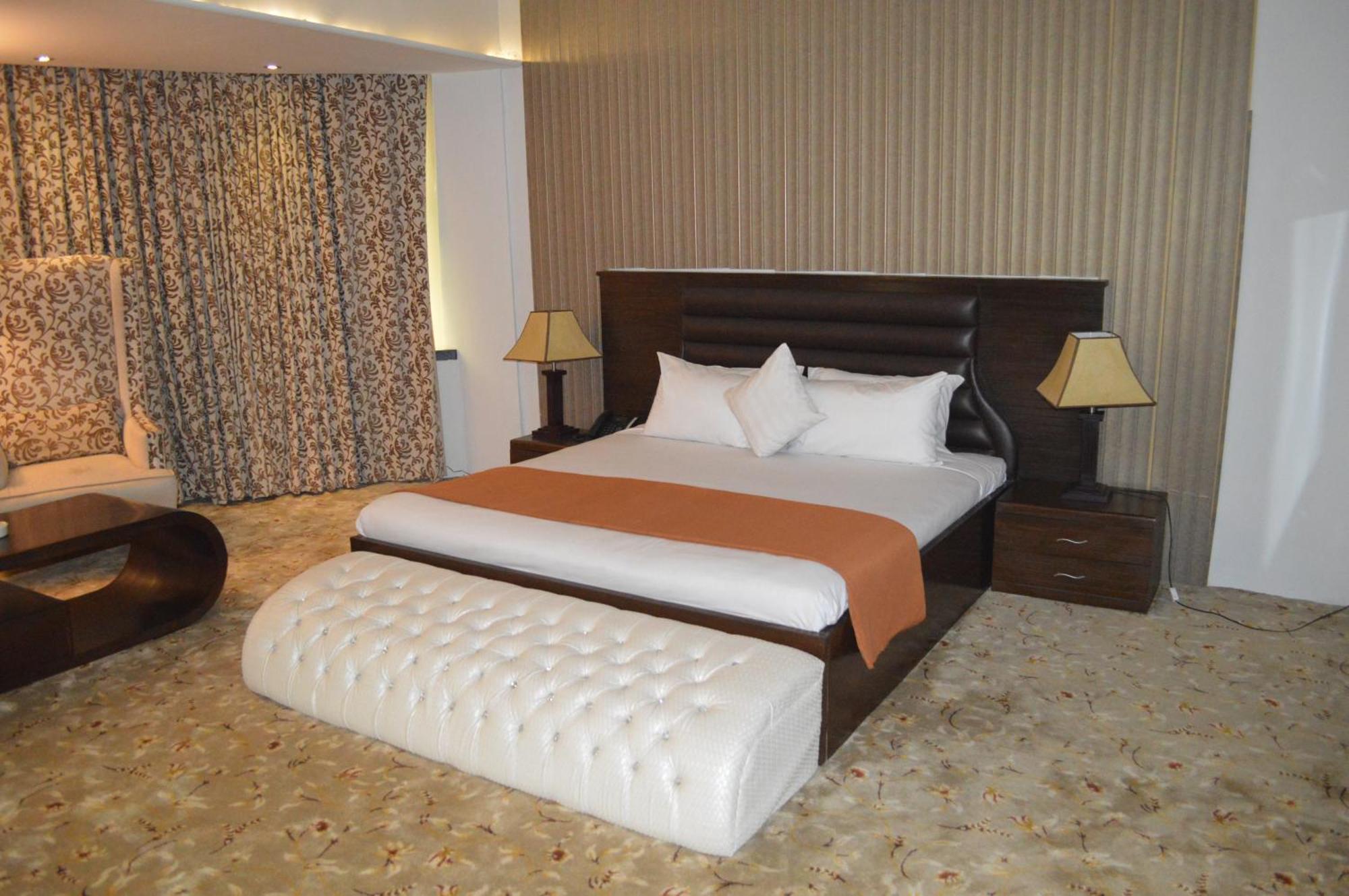 Fort Continental Hotel Peshawar Exterior foto